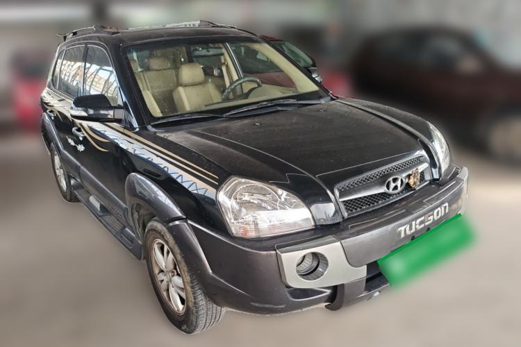 Used Hyundai Tucson 2009 2.0L Automatic Two-Wheel Drive with Sunroof Front Right 45 Deg