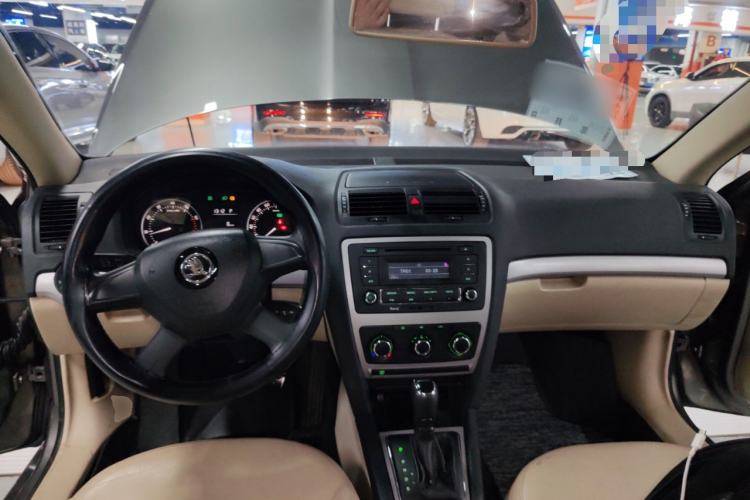 Used Skoda Octavia 2015 Classic Model 1.6L Automatic Elegance Edition
