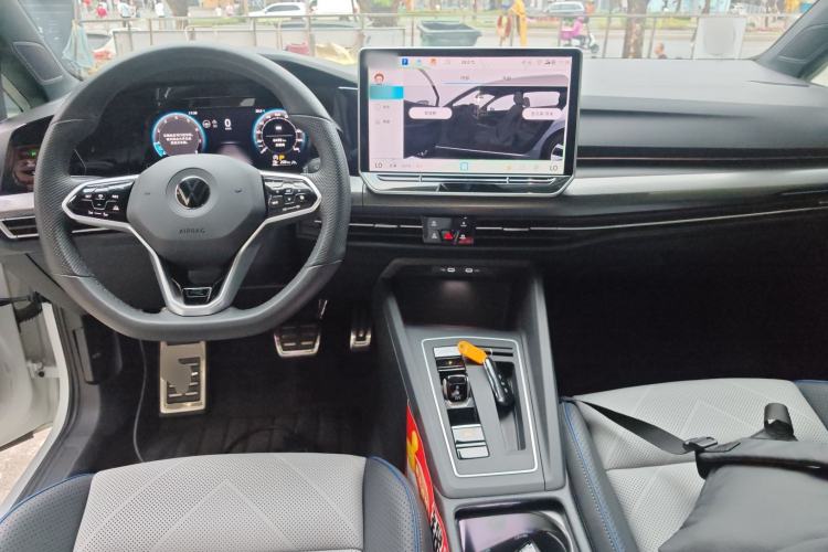 Used Volkswagen Golf 2025 300TSI R-Line Center Console