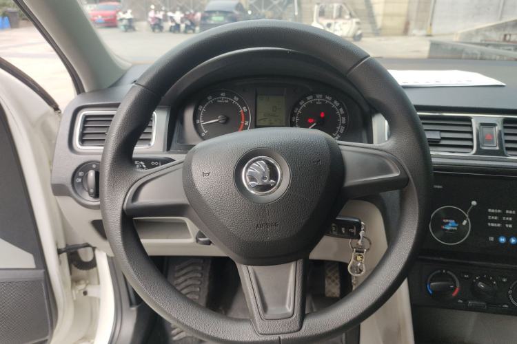 Used Skoda Rapid 2015 1.6L Manual Smart Selection Model