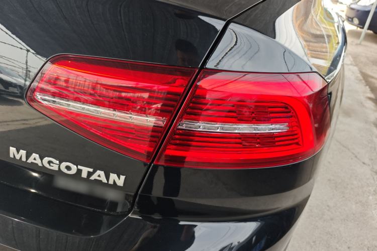Used Volkswagen Magotan 2018 330TSI DSG Luxury Model Exterior 3