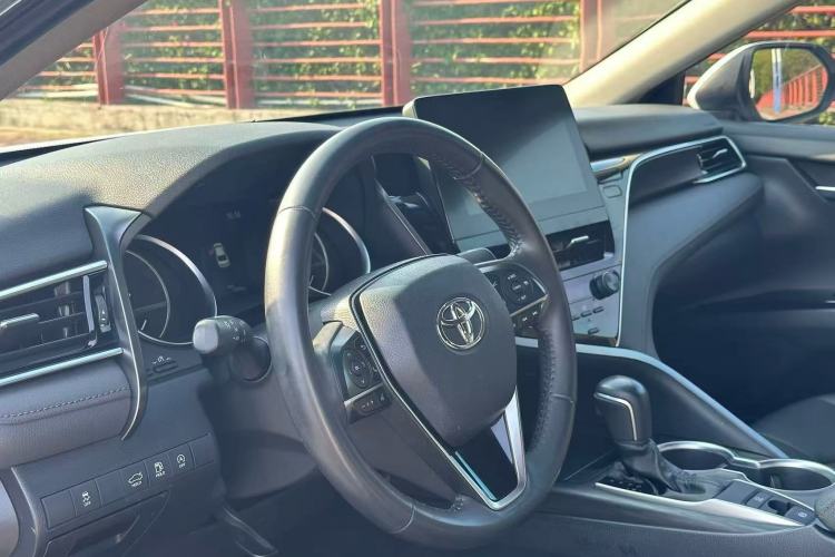 Used Toyota Camry 2021 2.0G Luxury Edition Interior 5