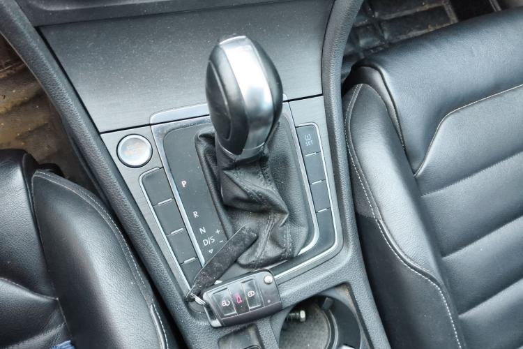 Used Volkswagen Golf 2014 1.4TSI Automatic Luxury Model Gear Lever