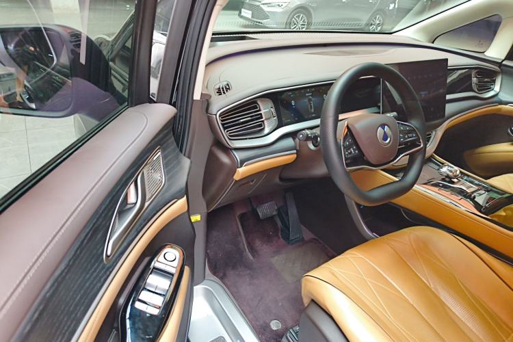 Used Denza D9 2024 DM-i 980 Four-Wheel Drive Prestige Model
