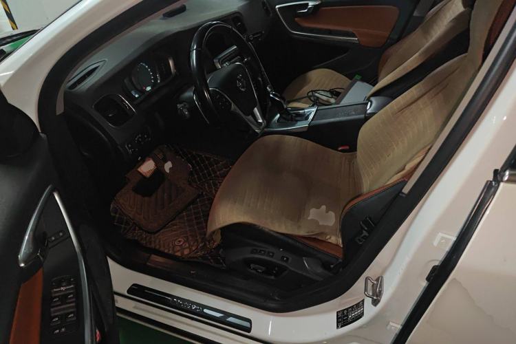 Used Volvo V60 2015 T5 Zhiya Edition