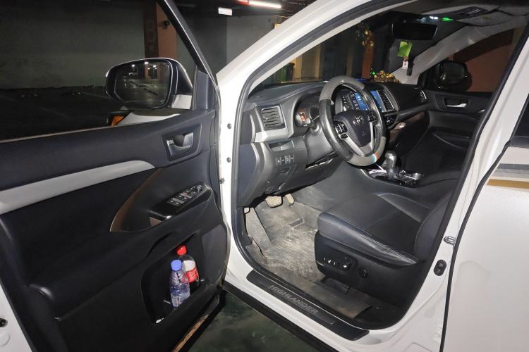 Used Toyota Highlander 2018 2.0T Four-Wheel Drive Luxury Version 7 Seats China VI Standard