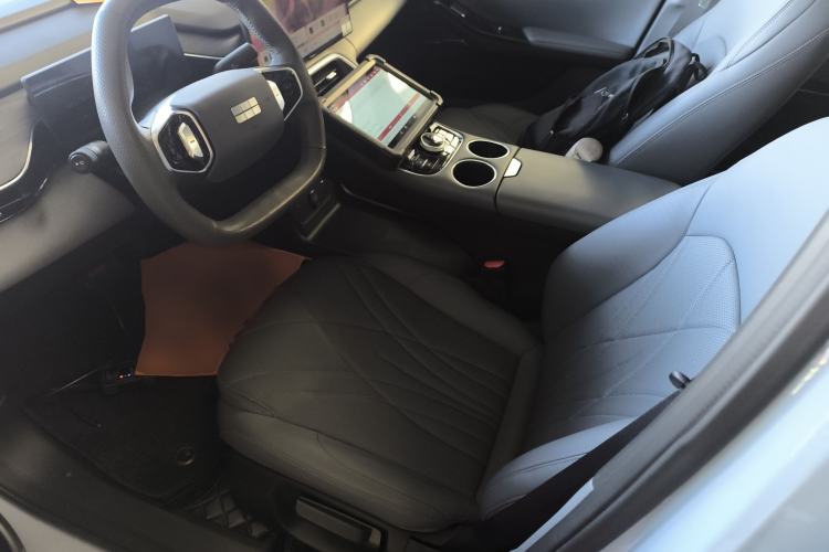 Used Geely Galaxy L6 2025 EM-i 140km Long-Range Version
