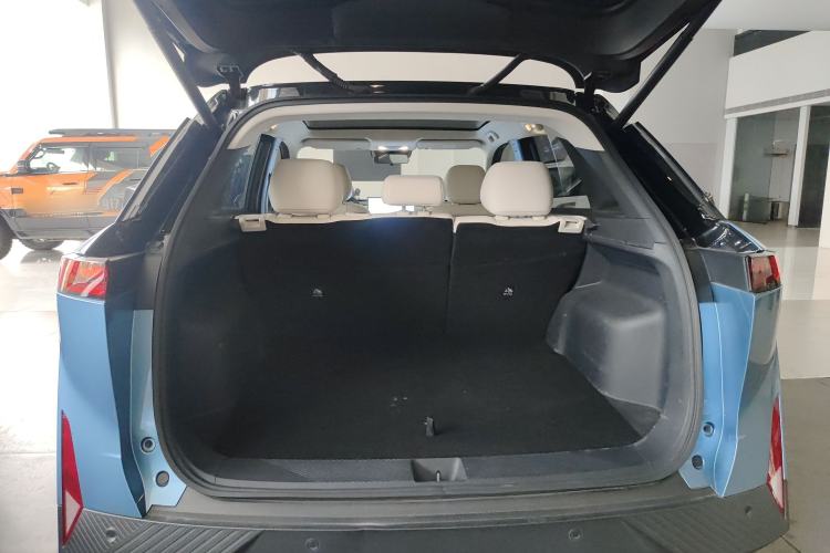 Used Venucia VX6 2023 520 Max Trunk