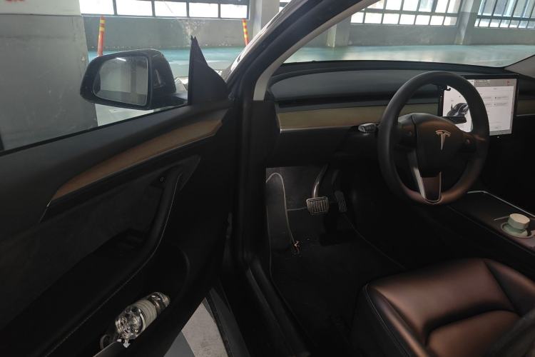 Used Tesla Model Y 2022 Rear-Wheel-Drive Version
