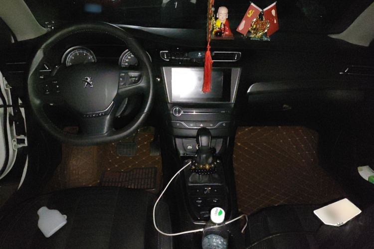 Used Peugeot 408 2014 1.6T Automatic Supreme Edition Center Console