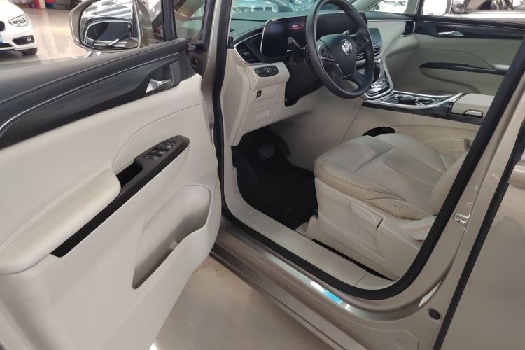 Used Buick GL8 2022 ES Landtrek 653T Comfort Edition