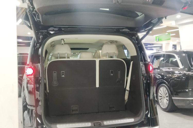 Used Denza D9 2024 DM-i 1050 Luxury Model
