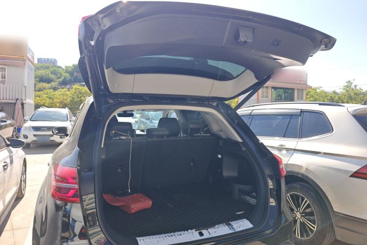 Used Hongqi HS5 2022 Facelifted Version 2.0T Smart Connect Flagship All-Wheel-Drive Edition Trunk