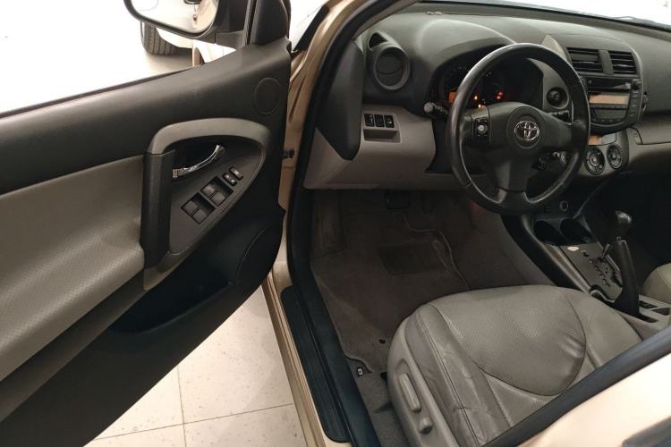 Used Toyota RAV4 2009 2.4L Automatic Luxury Edition Driver Seat