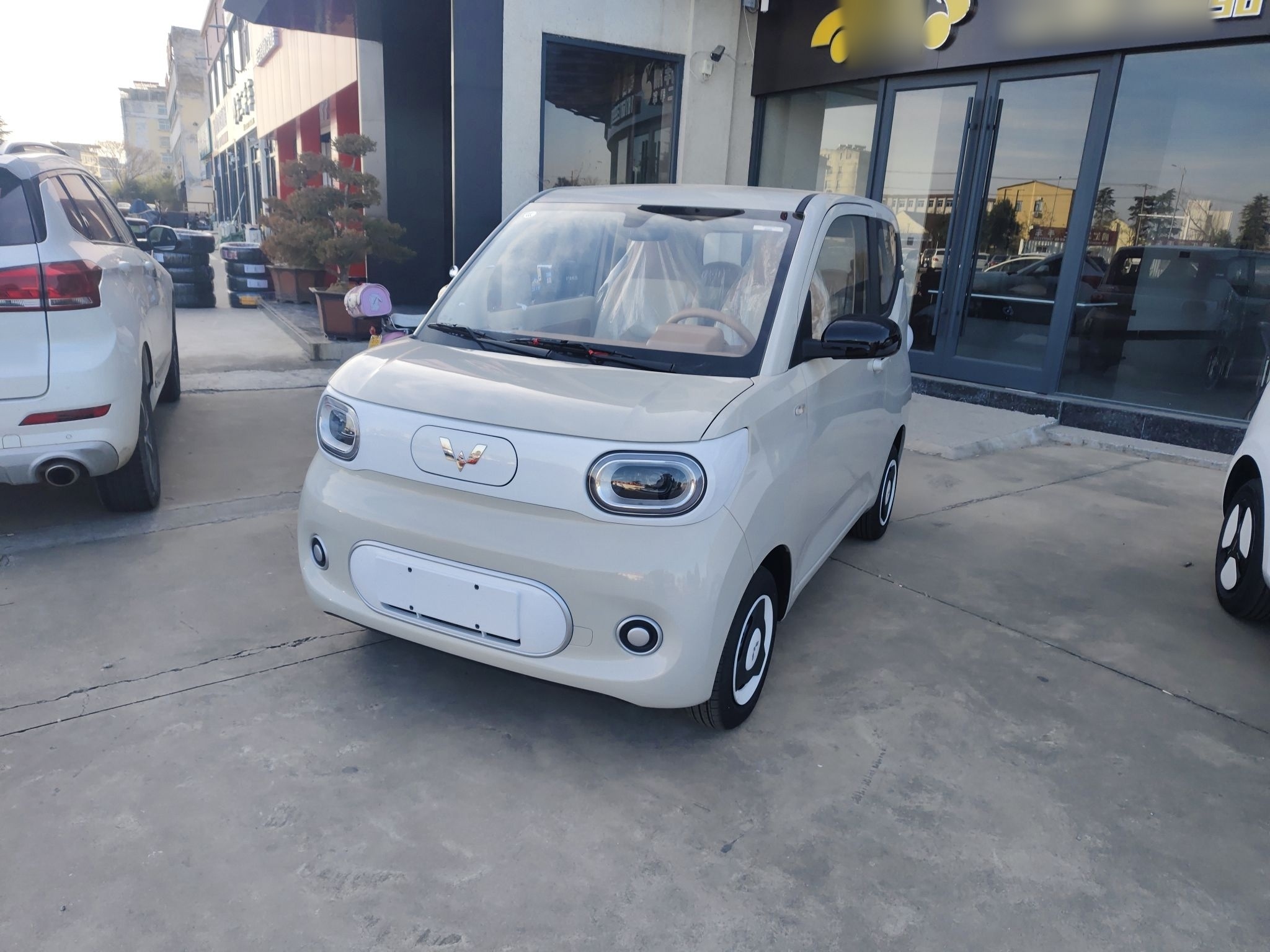 Под передней частью автомобиля