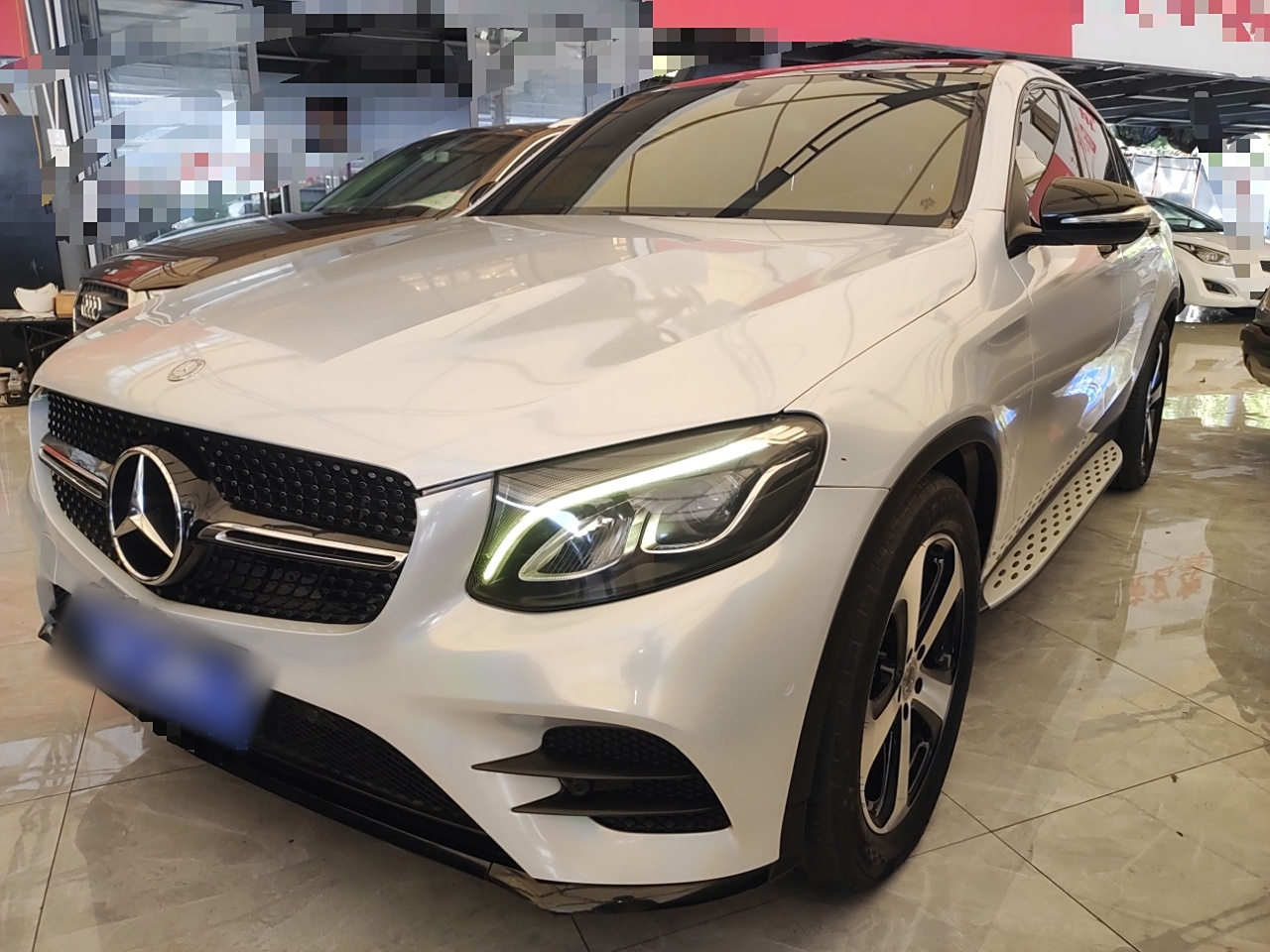 Под передней частью автомобиля