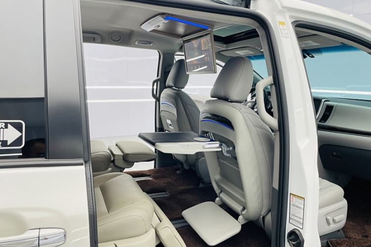 Used Toyota Sienna 2020 3.5L Two-Wheel Drive XLE Leather Interior 7 Seats Mexico Edition
