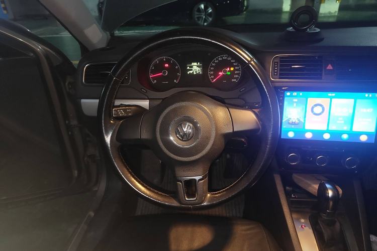 Used Volkswagen Sagitar 2014 1.6L Automatic Comfort Model Steering Wheel