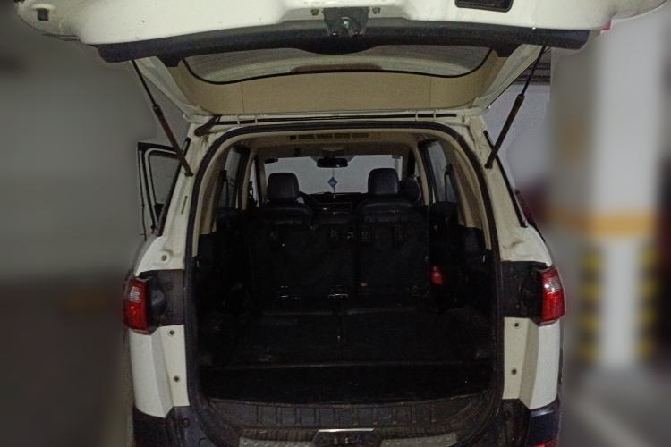 Used Dongfeng Fengon 370 2016 1.5L Manual Luxury 7-Seater Trunk