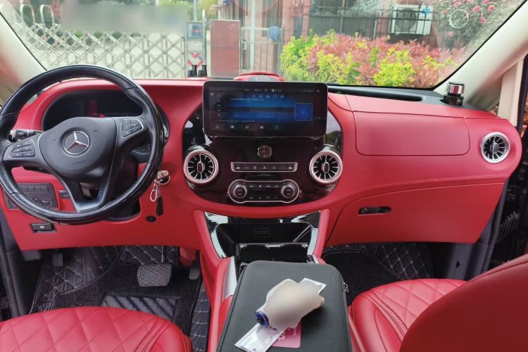 Used Mercedes-Benz Vito 2021 2.0T Business Version 7 Seats Center Console