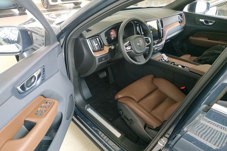 Used Volvo XC60 2025 B5 Four-Wheel Drive Smart & Advanced Luxury Edition