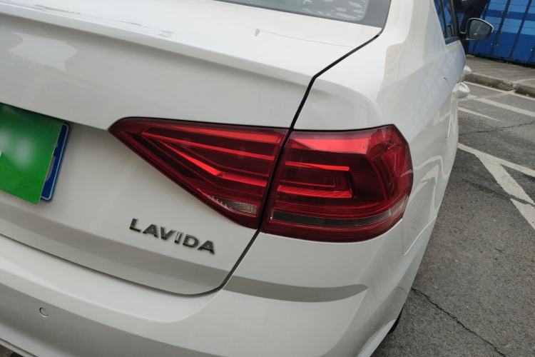 Used Volkswagen Lavida 2018 Classic 1.5L Automatic Fashion Edition China VI Standard Right Rear Taillight