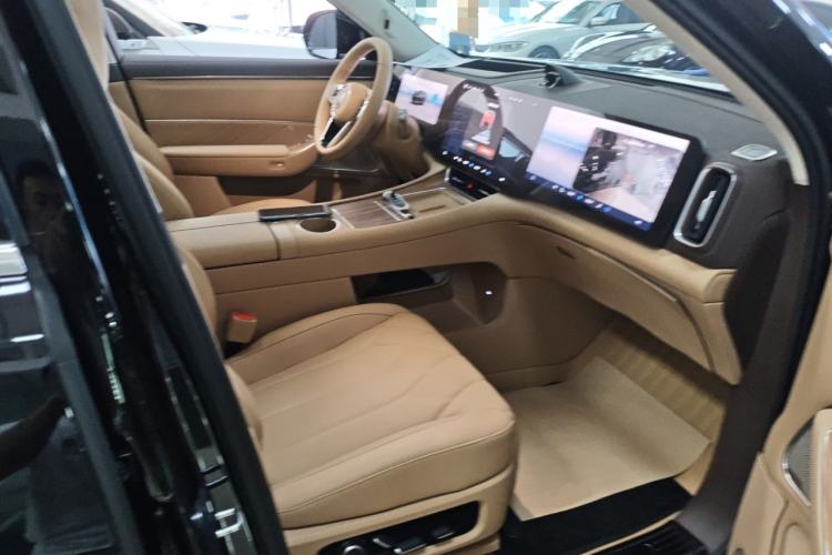 Used Hima AITO M8 2025 Extended-Range Max+ Version 53.4 kWh 6-Seater Edition Right Front Seat