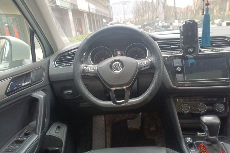 Used Volkswagen Tiguan L 2019 330TSI Automatic Two-Wheel Drive Smart Luxury Version China V Emission Standard
