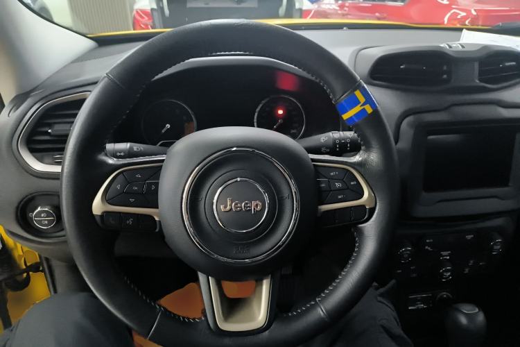 Used Jeep Renegade 2018 Connected Large Screen Version 180T Automatic Smart Version Steering Wheel