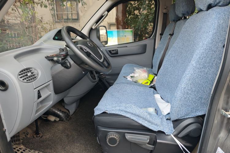 Used SAIC MAXUS Xintu V80 2019 2.5T Classic AMT Aoyuntong Facelifted Short-Wheelbase Mid-Roof 5/6-Seater Left Front Seat