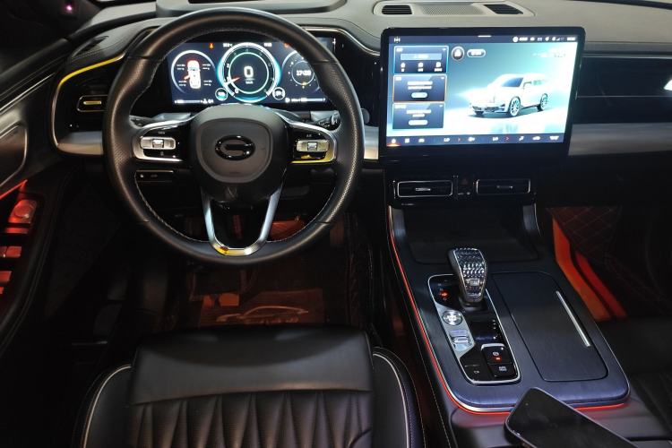 Used GAC Trumpchi GS8 2022 Flagship Series 2.0 TGDI Four-Wheel Drive Luxury Smart Connectivity Version (6 Seats) Center Console