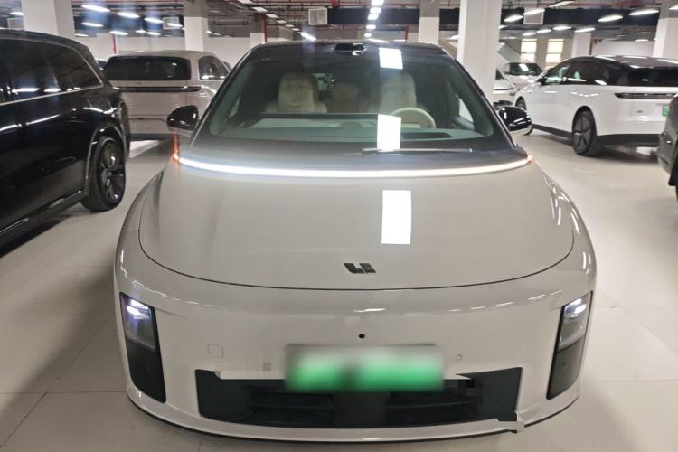 Used Li Auto i6 2025 Model Two-Wheel-Drive Standard Type
