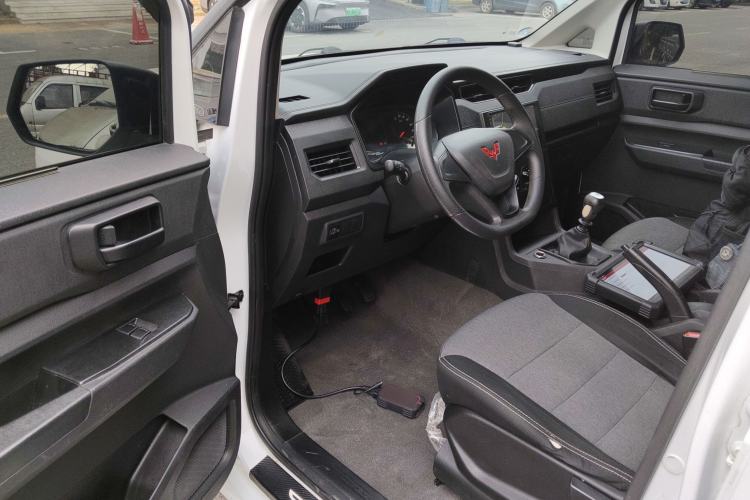 Used Wuling Hongguang PLUS 2019 1.5T Manual Standard Edition 5 Seats
