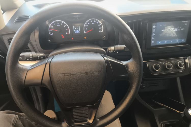 Used FORTHING Lingzhi 2023 M5L 1.6L Base Model 7 Seats Center Console