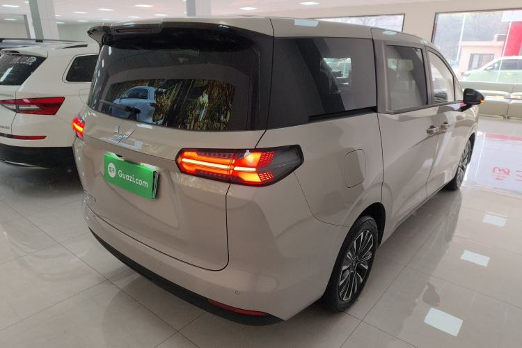 Used Wuling Wuling Starlight 730 2025 Model Plug-in Hybrid 125km Luxury Edition