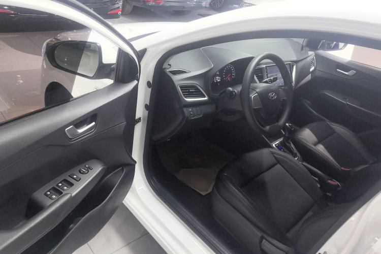 Used Hyundai Verna (new generation) 2016 1.4L Automatic Cool Edition GLS Driver Seat