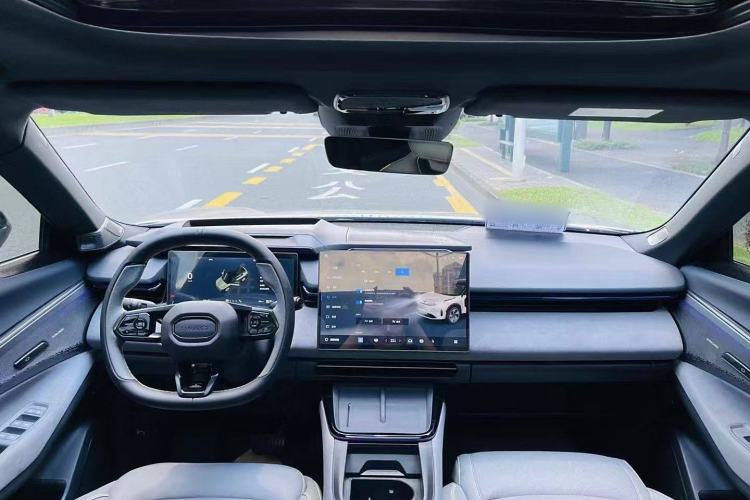 Used Lynk & Co 08 EM-P 2023 220km All-Wheel-Drive Performance Halo Interior 2