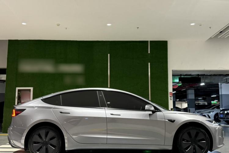 Used Tesla Model 3 2025 Rear-Wheel-Drive Version Exterior 4