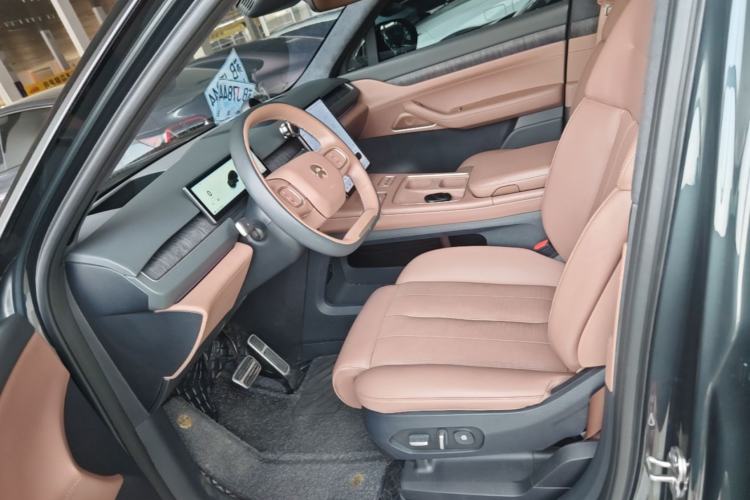 Used Nio ES8 2023 75 kWh Executive Edition Left Front Seat