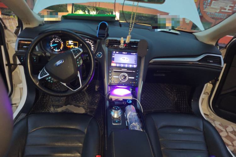 Used Ford Mondeo 2017 EcoBoost 180 Stylish Model Center Console