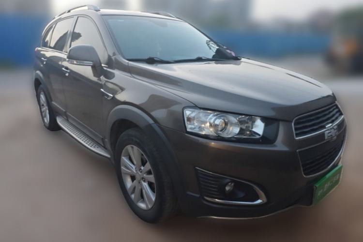 Used Chevrolet Captiva 2015 2.4L 4x4 Flagship Edition 7-Seater Front Right 45 Deg
