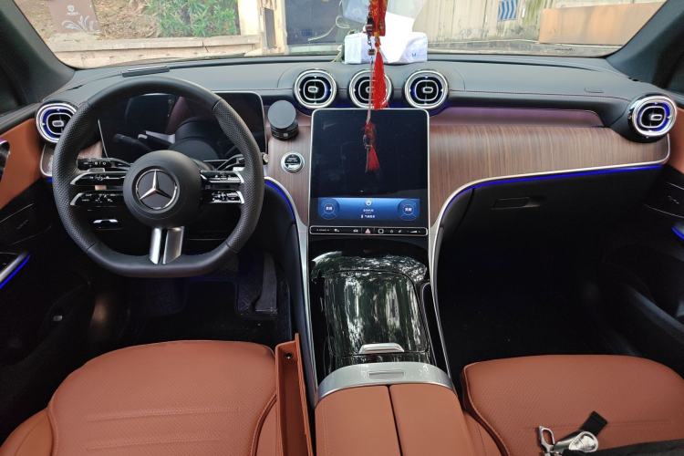 Used Mercedes-Benz GLC 2025 Refreshed GLC 300 L 4MATIC Dynamic Version 5 Seats Center Console