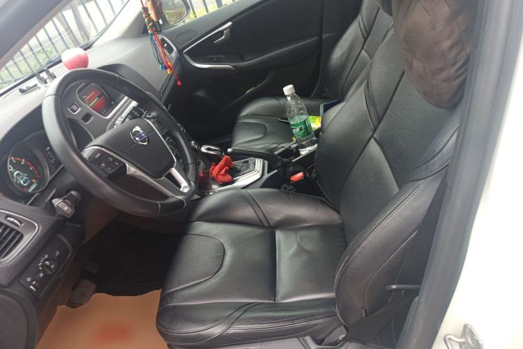 Used Volvo V40 2016 T4 Smart Luxury Edition
