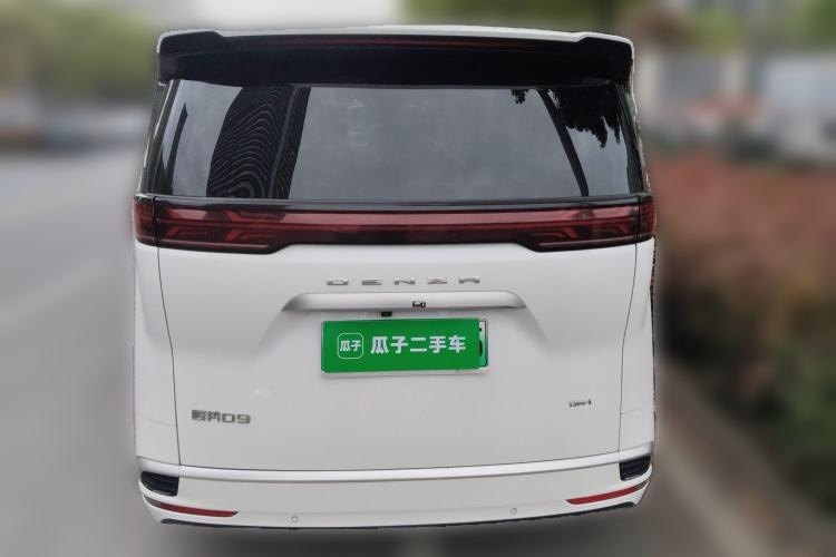 Used Denza D9 2022 DM-i 1040 Prestige Model

