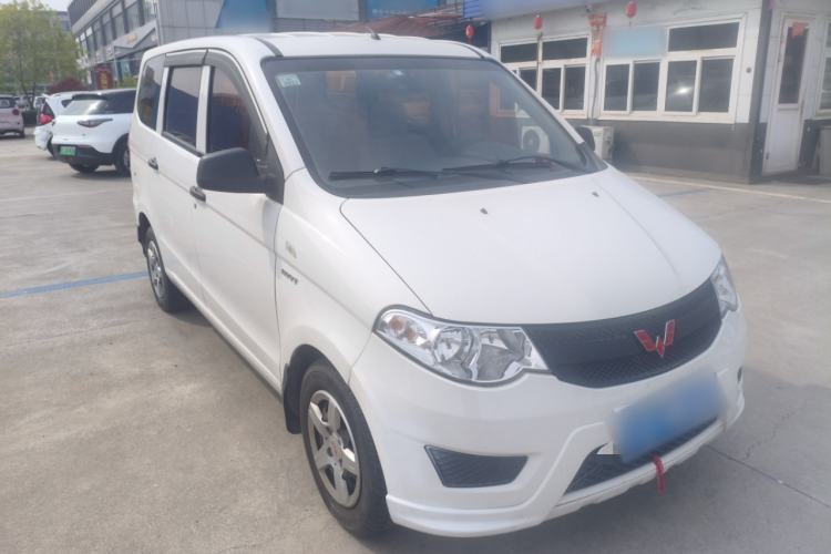 Used Wuling Hongguang 2015 1.5L S Basic Version China V Standard Front Right 45 Deg