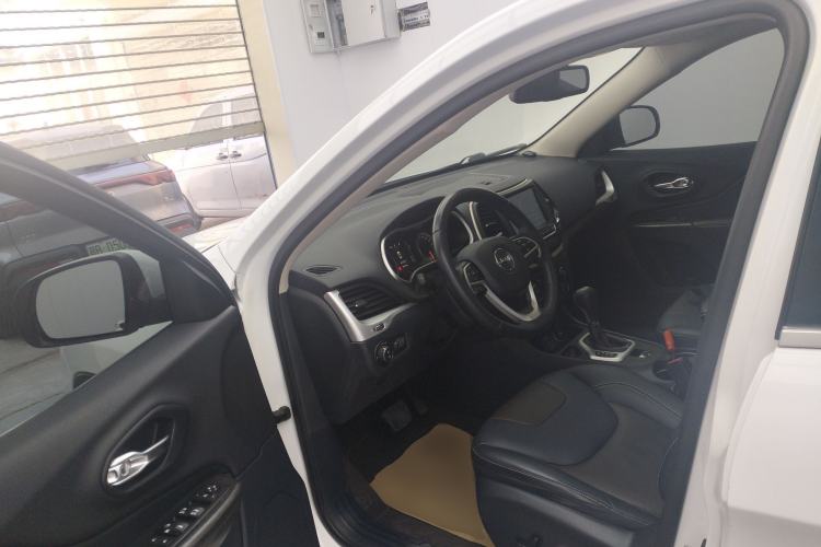 Used Jeep Cherokee 2016 2.4L Leading Edition Driver Seat