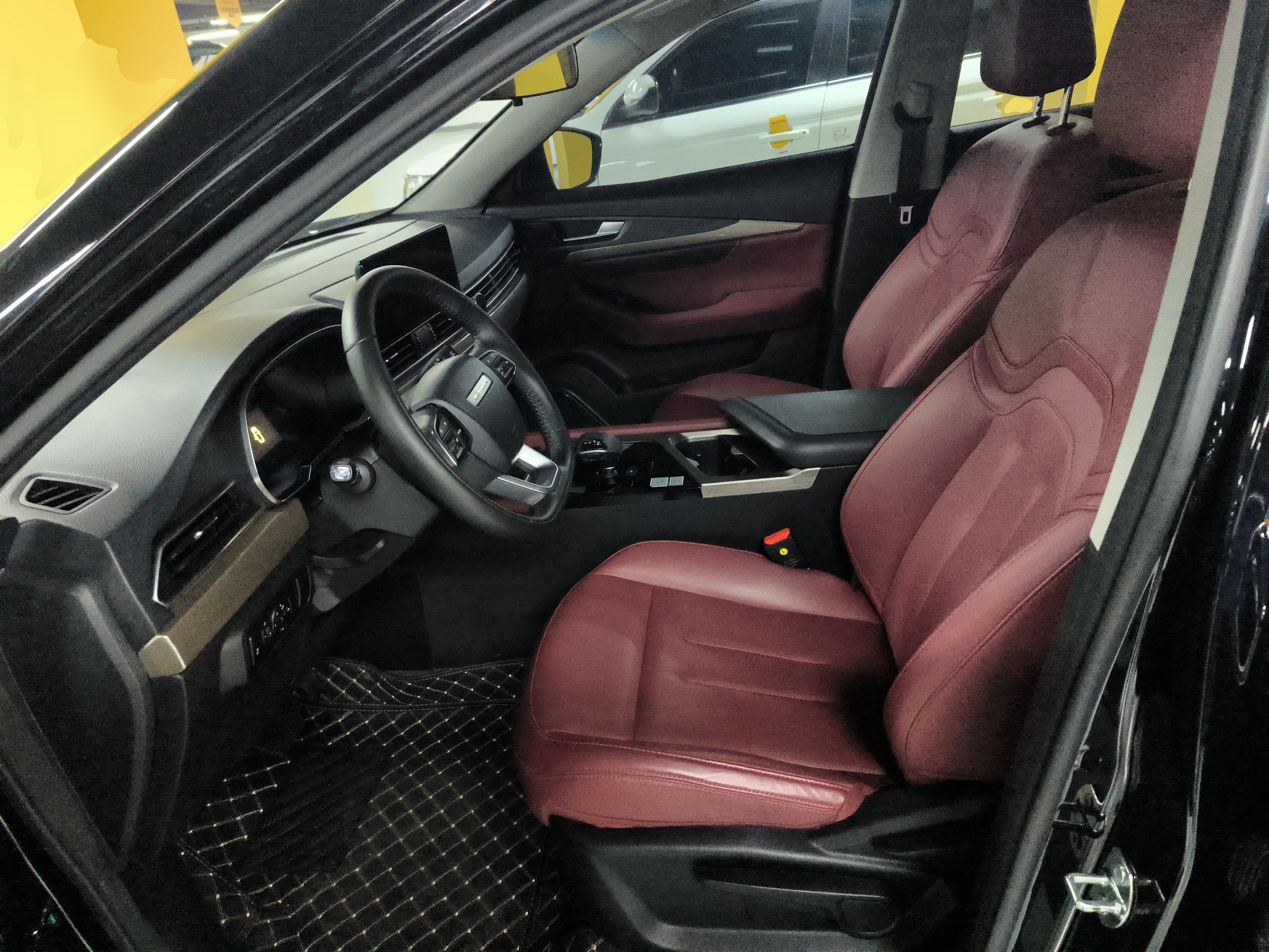 Переднее сиденье в автомобиле