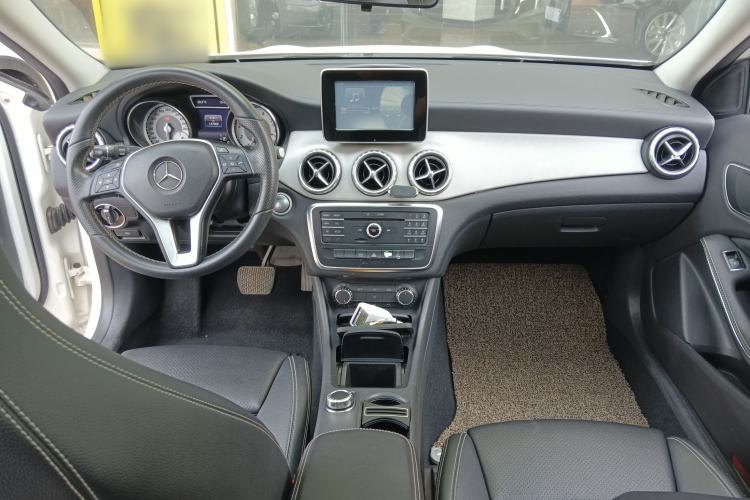 Used Mercedes-Benz GLA 2016 GLA 200 Fashion Model Center Console