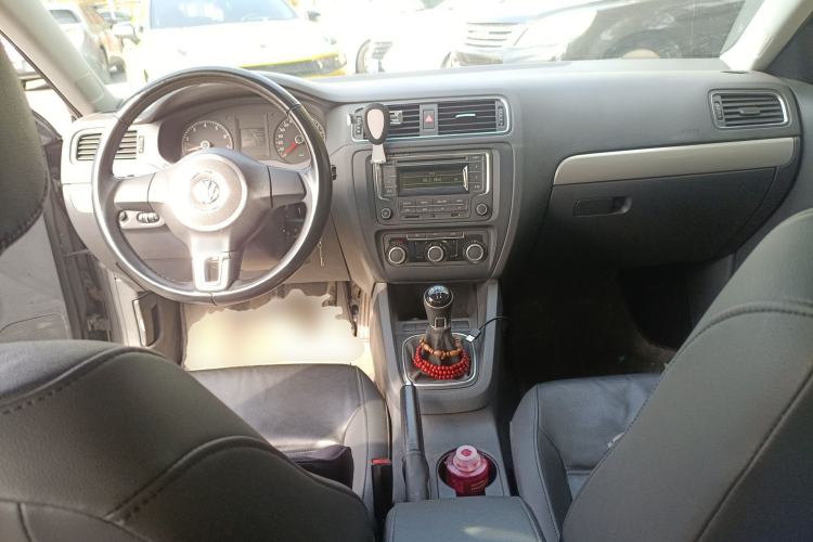 Used Volkswagen Sagitar 2014 Revised Version 1.6L Manual Comfort Edition Center Console