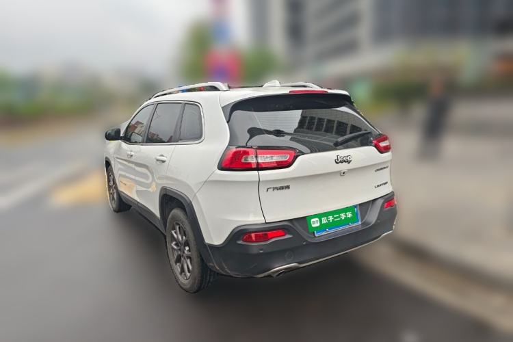 Used Jeep Cherokee 2020 2.0L Two-Wheel Drive Classic Sports Edition
